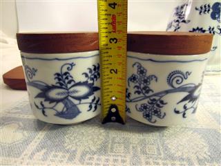 VINTAGE BLUE DANUBE BLUE ONION JAPAN BISCUIT JAR & JAMJARS W/WOOD LID & TRAY